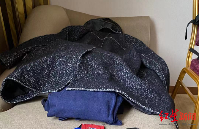 一次致命的出差：女子被杀人坠楼者砸中身亡，包内钥匙被砸断休闲区蓝鸢梦想 - Www.slyday.coM