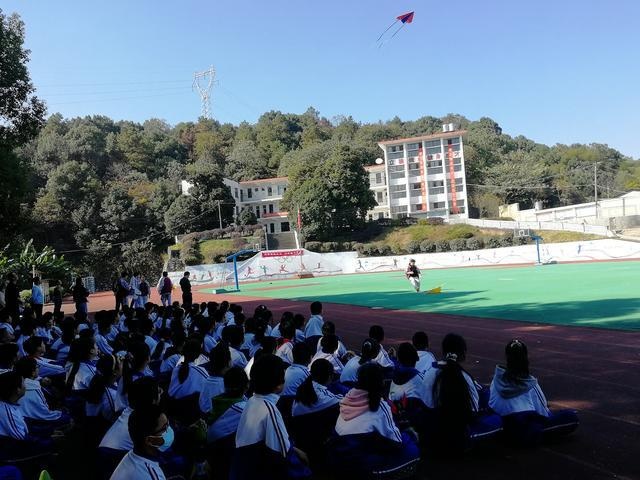 创新放飞梦想 五里墩中学举办校园科技节活动