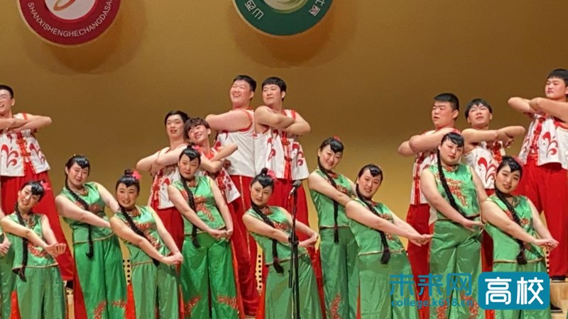 此次合唱曲目为《亲圪蛋下河洗衣裳》《天下黄河九十九道湾》