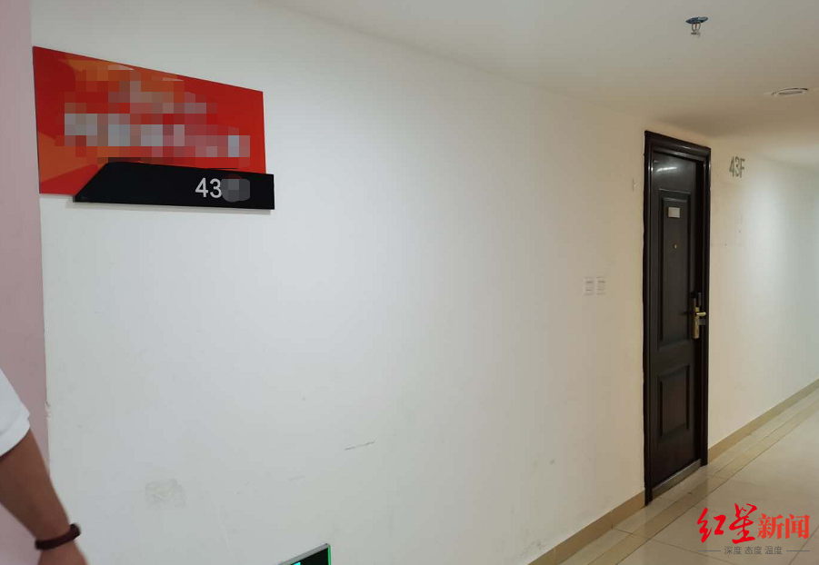 一次致命的出差：女子被杀人坠楼者砸中身亡，包内钥匙被砸断休闲区蓝鸢梦想 - Www.slyday.coM