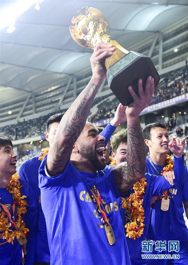 中超江苏苏宁易购队夺冠