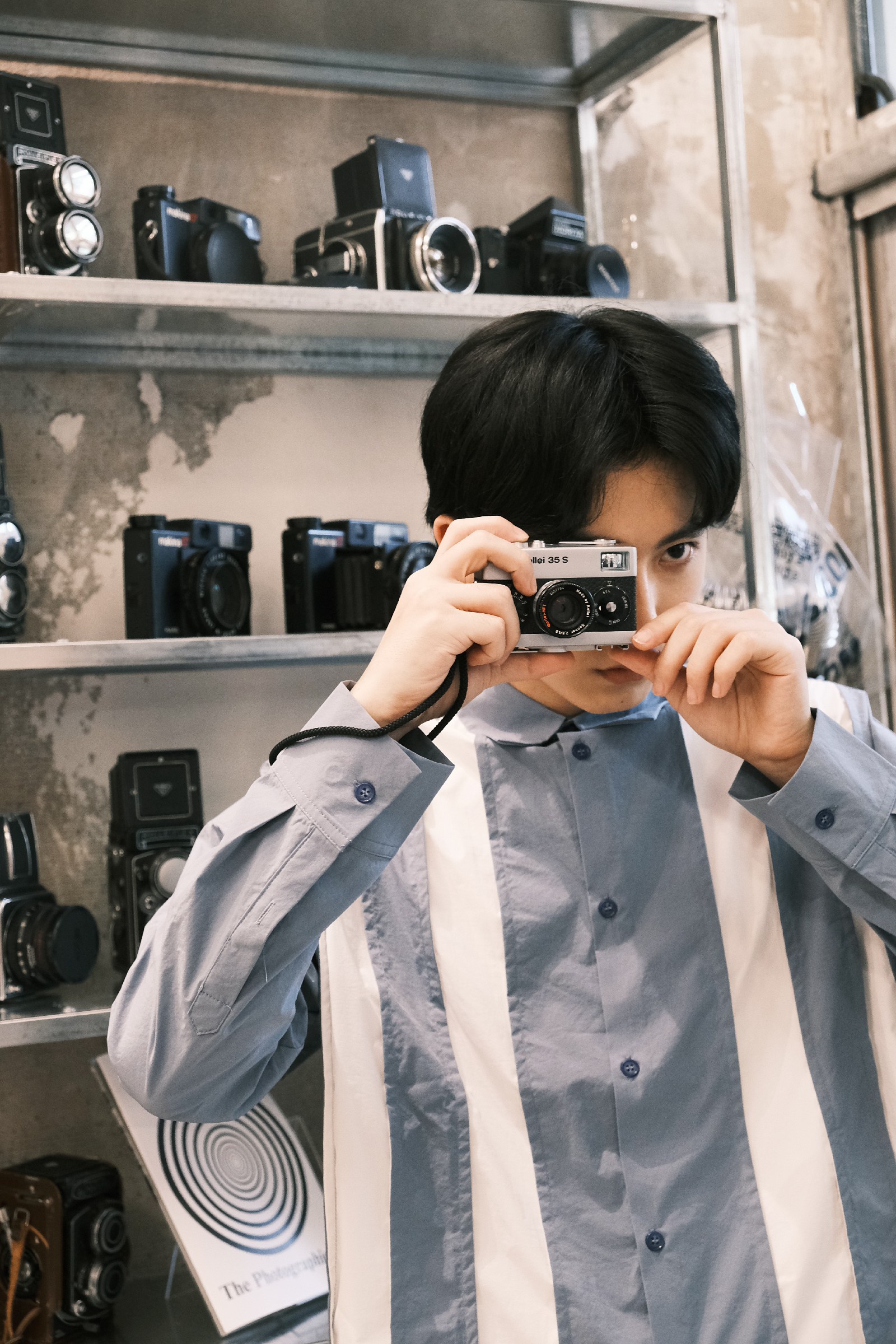 郝富申蓝白衬衫写真曝光果然是棋魂中走出的日系漫画少年