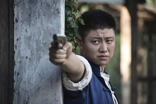 他是《我是特种兵》里的陈喜娃,曾用8个替身,却无人反感