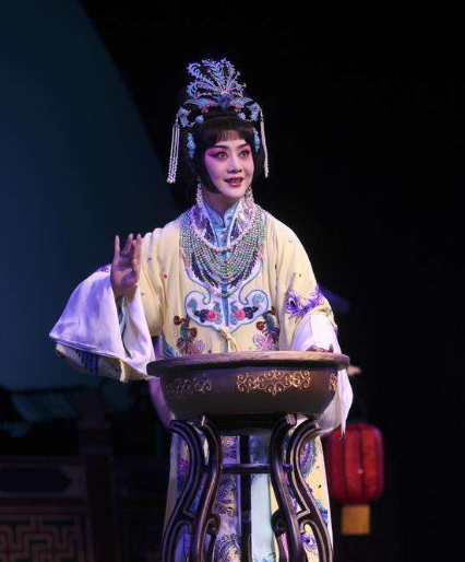 春晚常客李胜素从村姑到京剧第一美人成功并非偶然