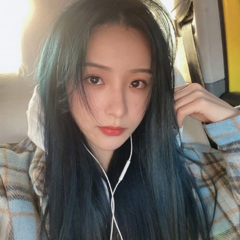 发布最新mv,形象变成熟,红头发格外亮眼|头发|形象|主播_新浪新闻