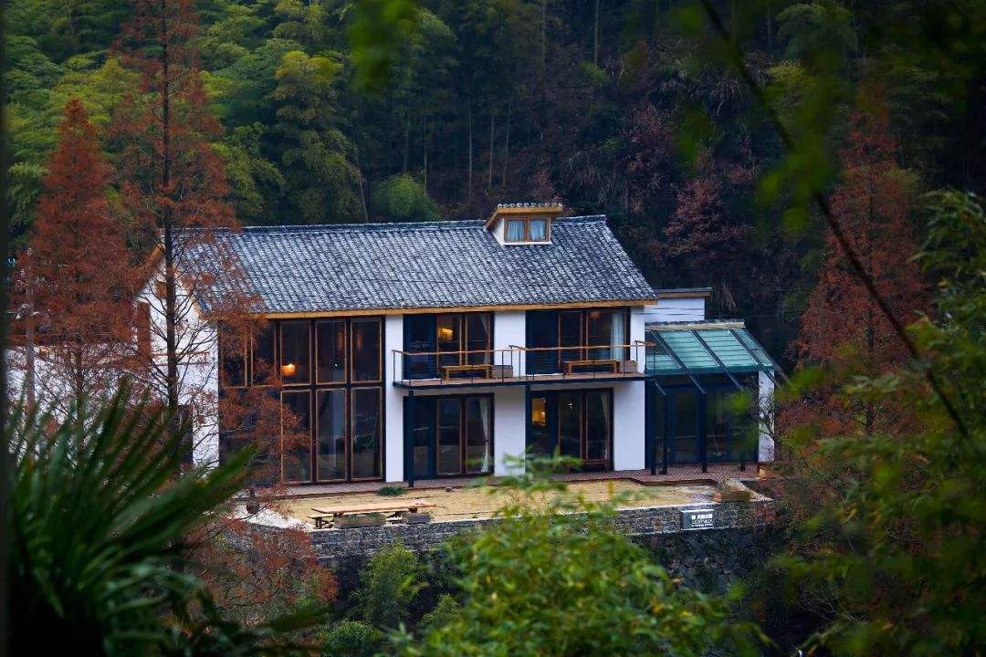 中国一座山成隐居之地,上万人来此隐居,房价涨了50倍堪比大城市