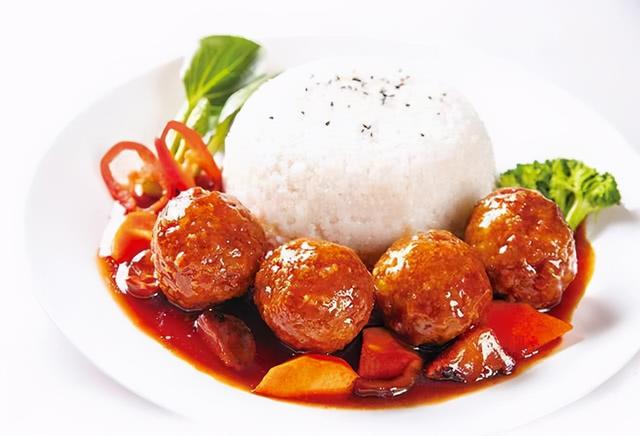 家常美食:香干炒胡萝卜,茄汁肉丸盖浇饭,滑蛋海带虾仁