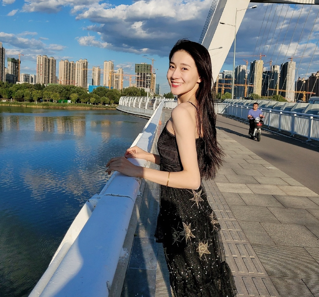 体操女神张豆豆,退役拒进娱乐圈,转型成教练,社媒更新拳击酷照