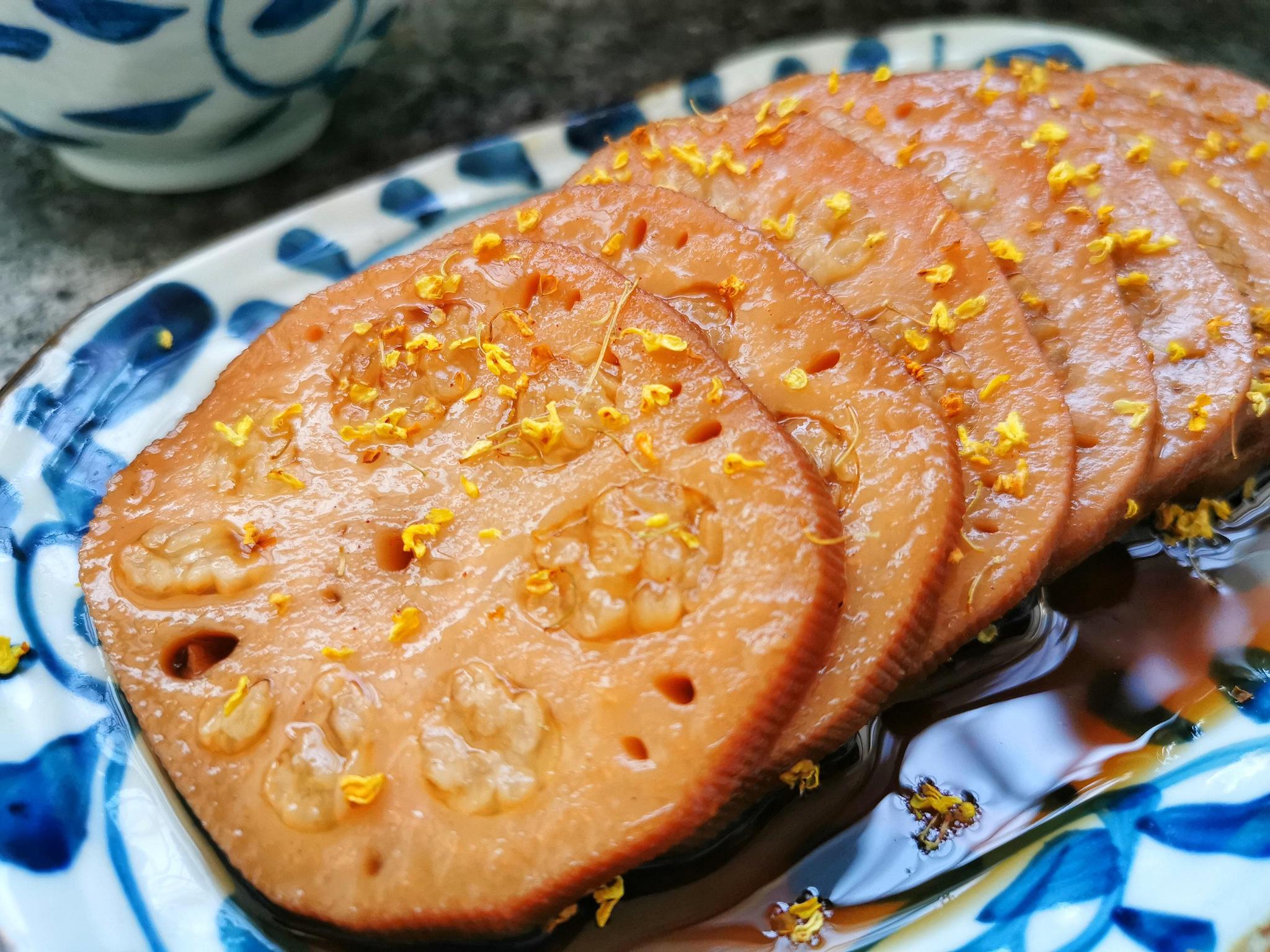 1碗糯米2根莲藕,电饭锅煮一煮,香甜软糯吃不够,比买的好吃