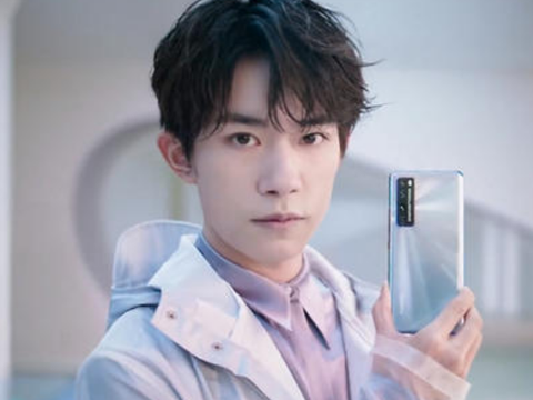 易烊千玺终于要营业了!华为nova 8系列最快下月见