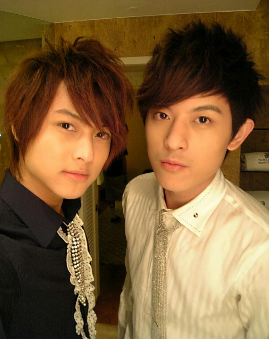 敖犬录节目手掌突被割开血溅薛之谦脖颈送医缝合多针