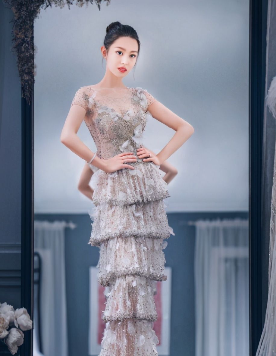 郎朗孕妻吉娜近照,脸变圆润双手叉腰展孕肚,网友猜测怀孕5个月