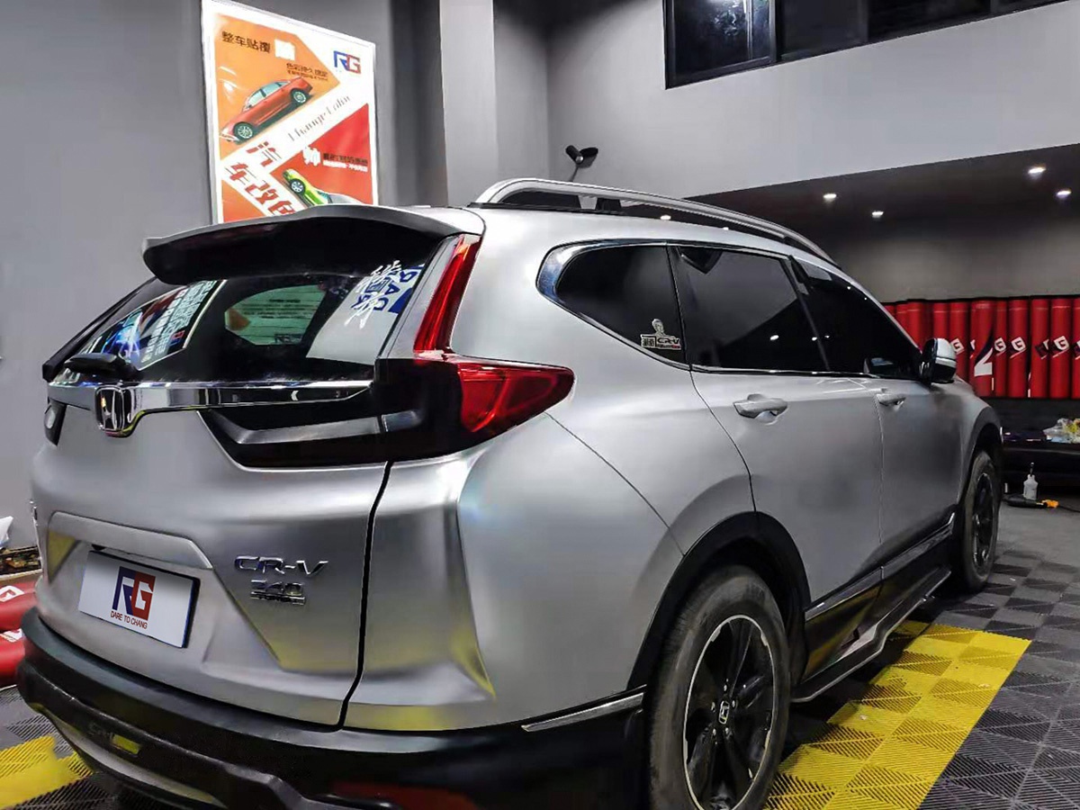 爱车贴膜,小编今天给大家推出的是全网最新的本田crv车身改色膜电光银