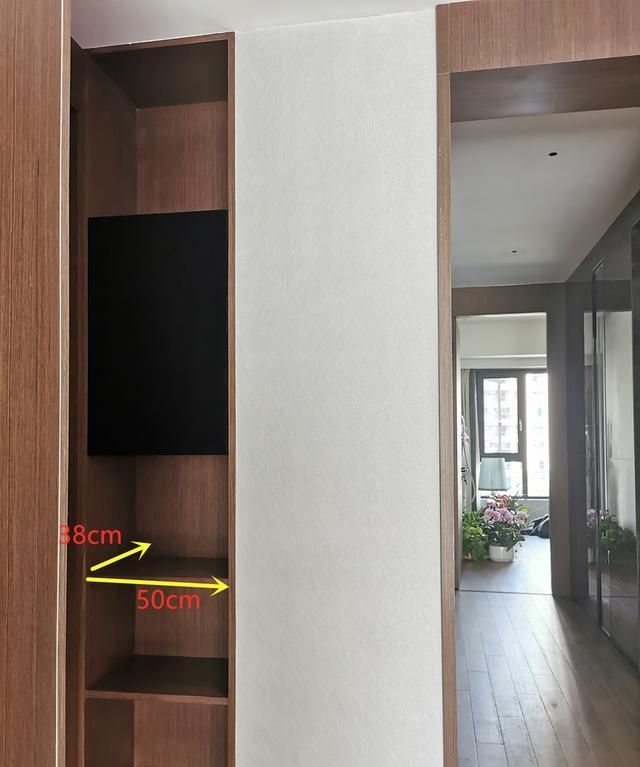 不敢小瞧门后了,内嵌38公分深的壁龛,妥妥多出1㎡收纳空间!