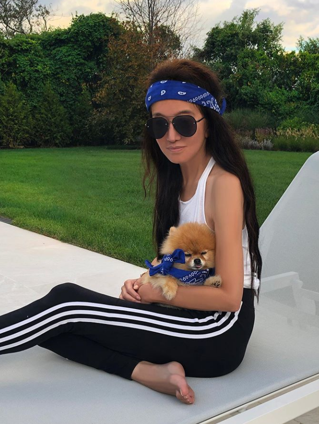 71岁王薇薇近照太美啦穿婚纱露美背看起来像27岁,比赵雅芝显年轻