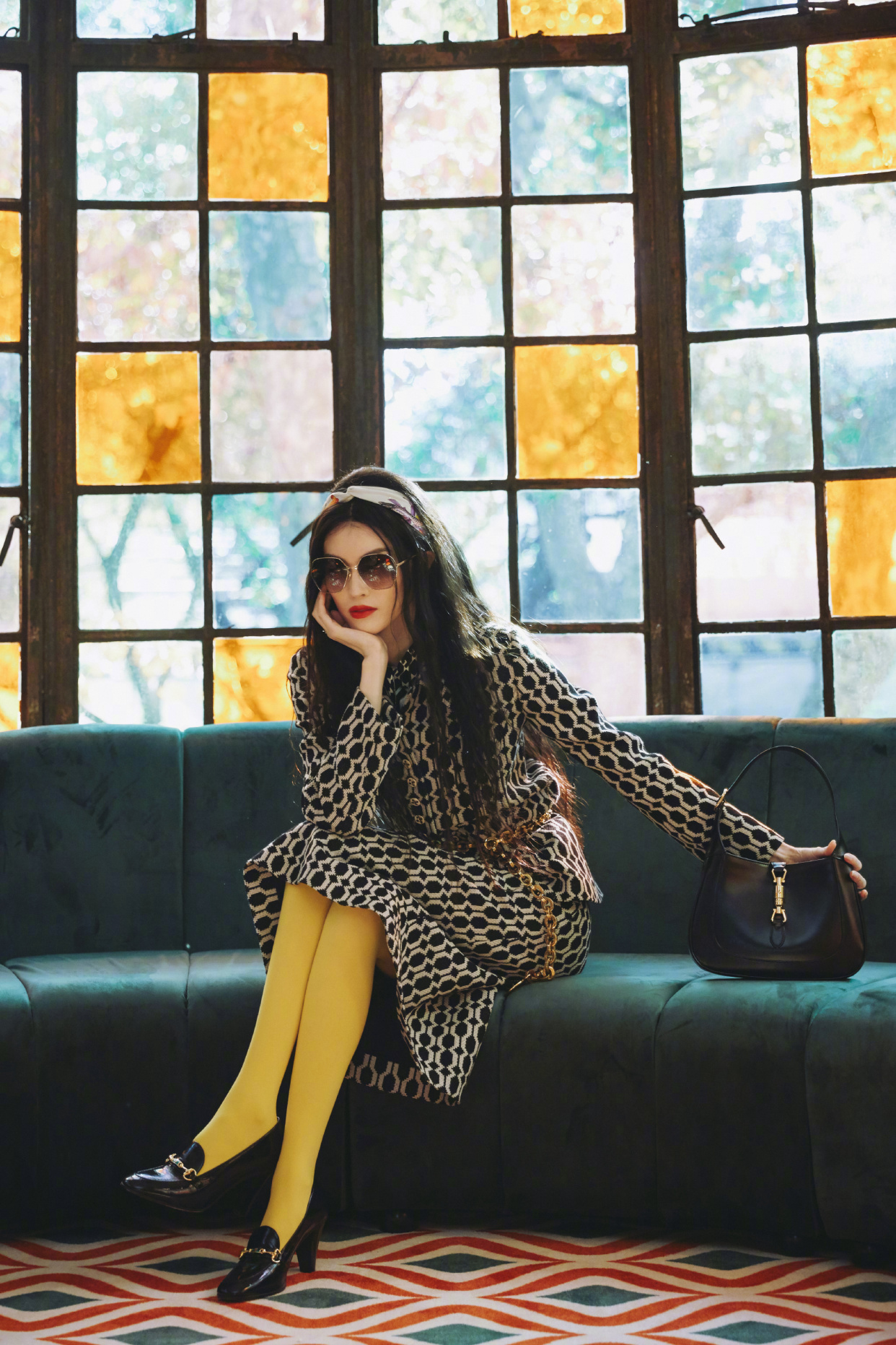 何穗不愧是超模穿gucci套装干练高级黄色丝袜一般人驾驭不了