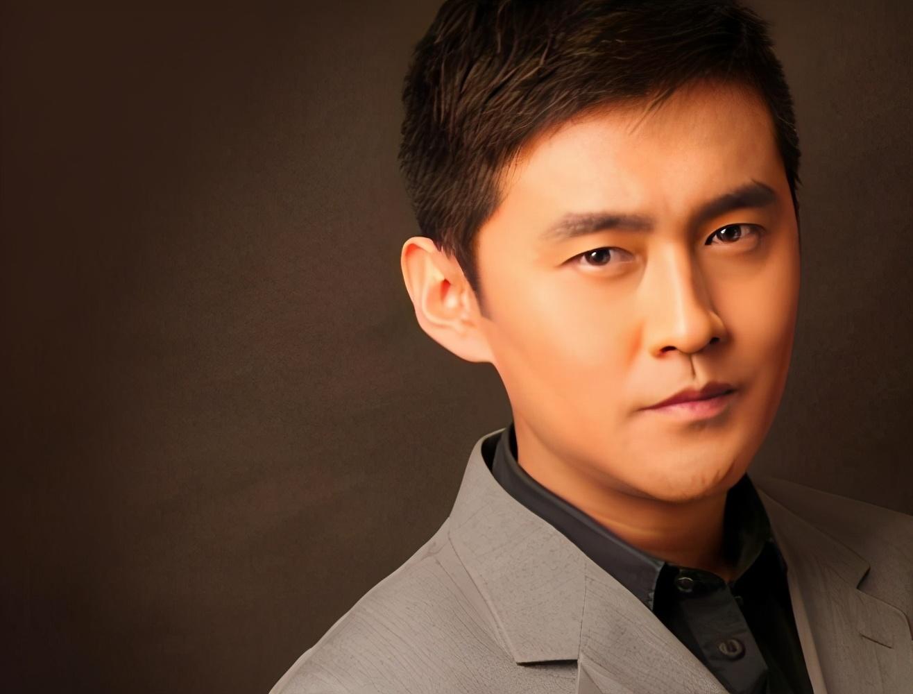 任柯诺一个成熟有魅力的男人用自己的每一次精彩出演证明自己