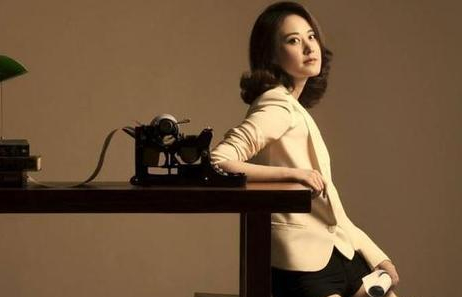 央视美女主持秦方：曾是重庆高考状元，今39岁魅力不减却仍单身|央视|秦方|高考状元_新浪新闻
