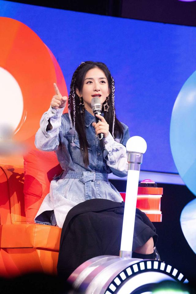 在直播间难受还硬撑,敬业态度令人心疼|谢娜|晚会|刘维_新浪新闻