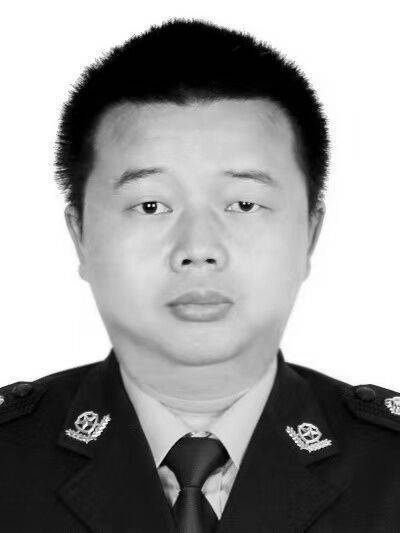 35岁成都缉毒民警抓捕毒贩时不幸牺牲，目前嫌犯已被控制休闲区蓝鸢梦想 - Www.slyday.coM