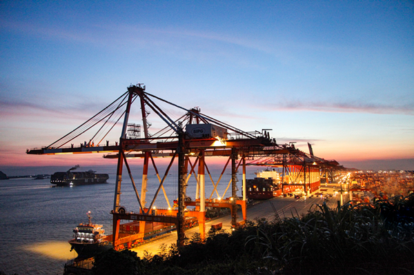 随着洋山四期自动化码头投入运营和自贸区临港新片区挂牌成立,洋山