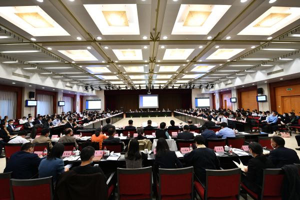 央行：进一步提高人民币跨境及离岸清算效率 节约汇兑成本