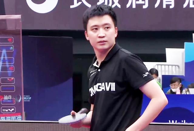 梁靖崑等国乒主力的韩国名将郑荣植登场,在小组赛迎接身高达1米97的