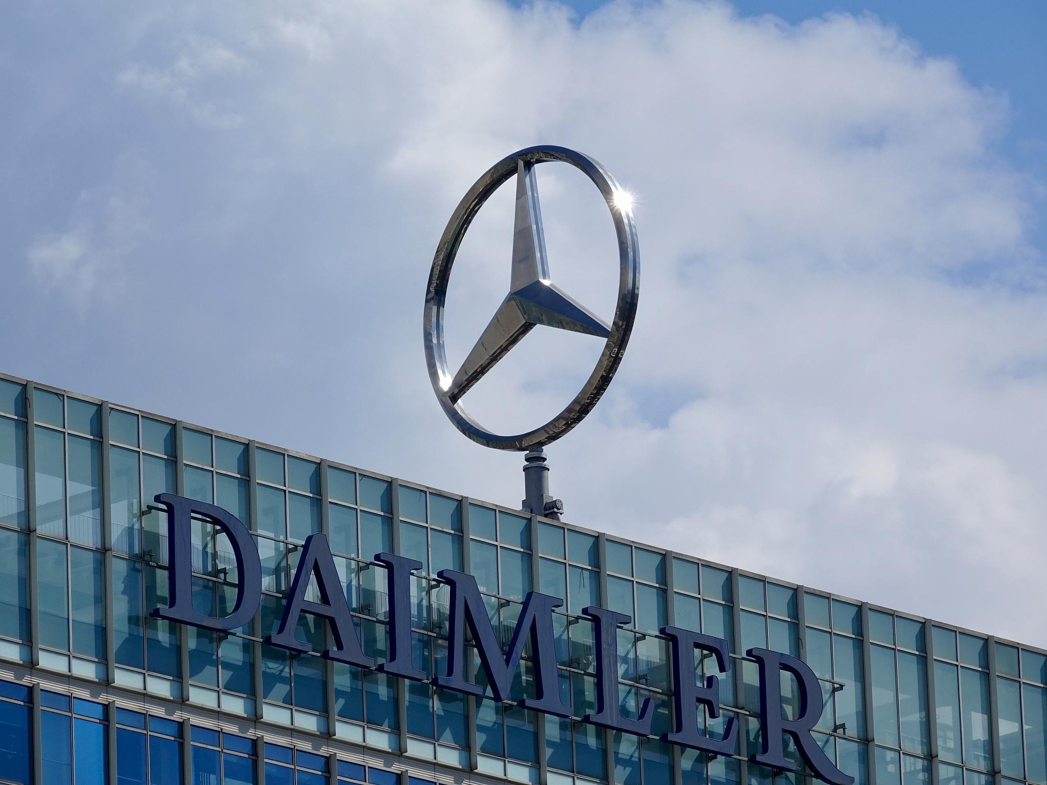 奔驰又犯事了,被举报至银保监会,曾因西安女车主维权被罚80万-新浪汽