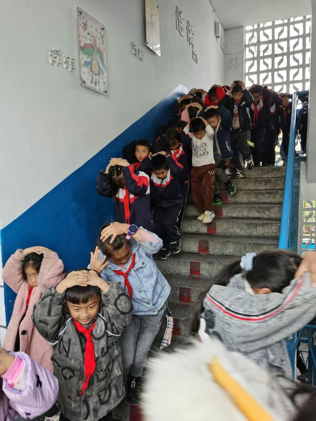 清镇市王庄小学|应急演练提升学生处突能力