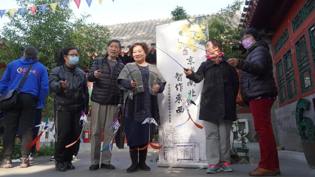 居民体验制作老北京太平燕