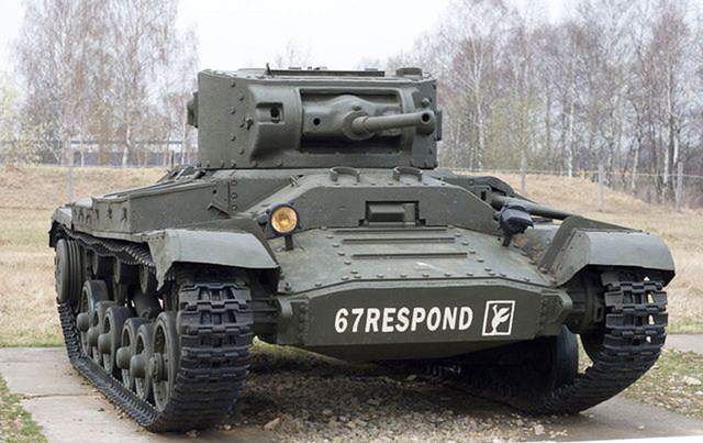 小巧的瓦伦丁步兵坦克除了扛起17磅炮外还装上过火箭喷射器