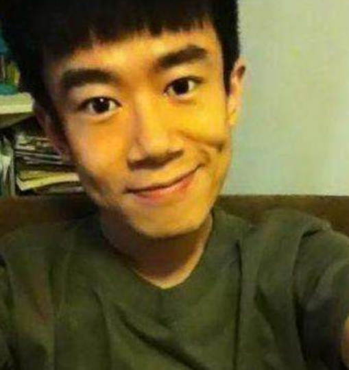 他是李雪健的儿子,一位非常低调的富二代,网友:没想到