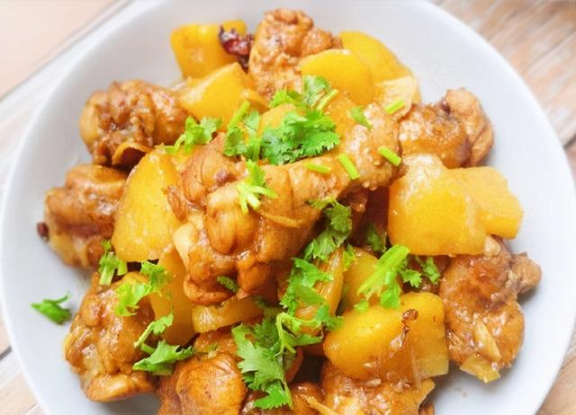 家常美食:鸡腿炖土豆,山药排骨煲,水煮杏鲍菇