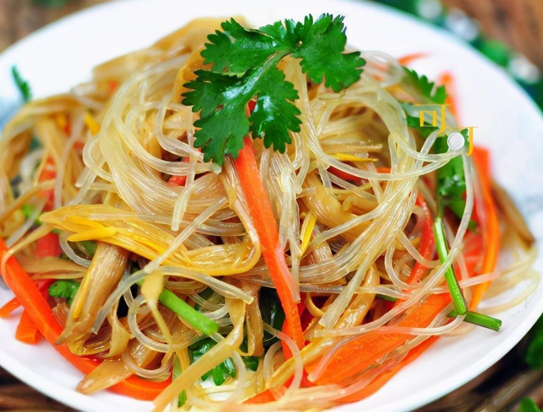 巨销魂超好吃的凉拌粉丝,香辣又开胃,我家做了上桌瞬间被抢光