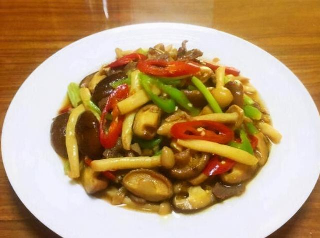 美味家常菜:双菇炒肉片,青辣椒茄子泥,栗子莲藕汤