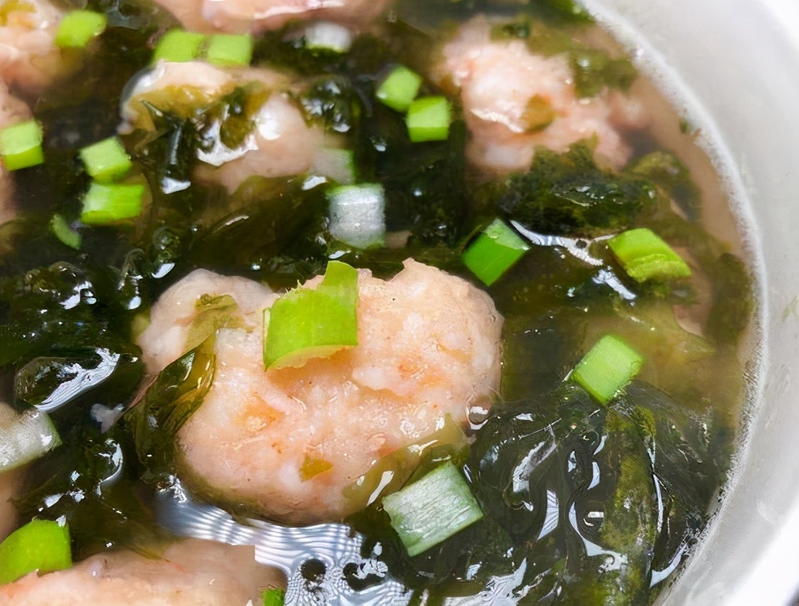 紫菜菌菇虾滑汤,低卡低脂营养丰富,美味营养,孩子吃了学习好