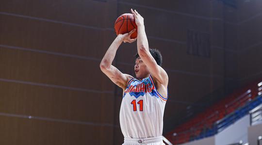 状态不错!齐麟全场砍下21分3助攻3抢断