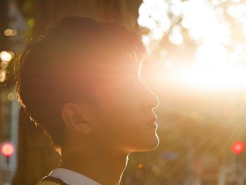 2,逆光或侧逆光拍摄