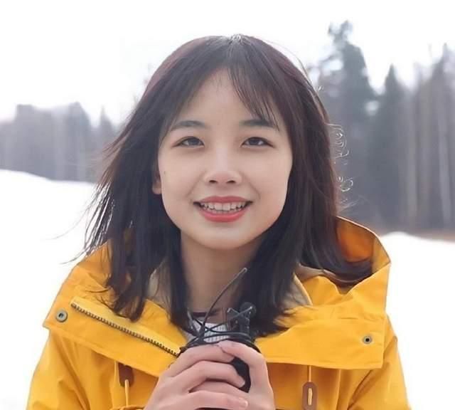 王冰冰因太漂亮被网友喊老婆因颜值高被称是央视收视秘诀