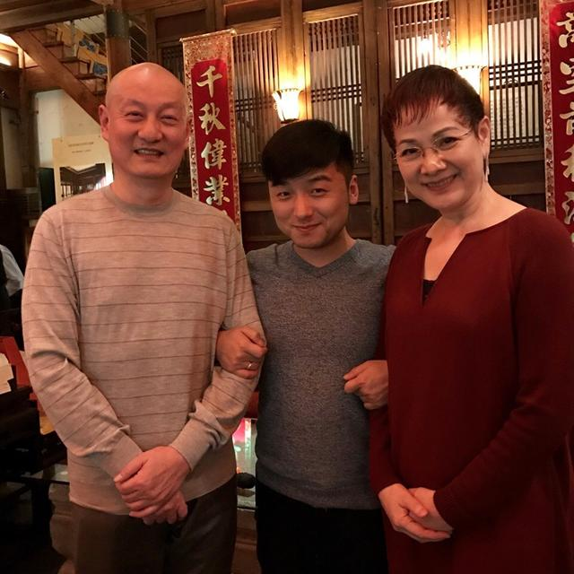 他是站在金星背后的男人,得金星提携5年,却从制片人沦落到司机|沈南