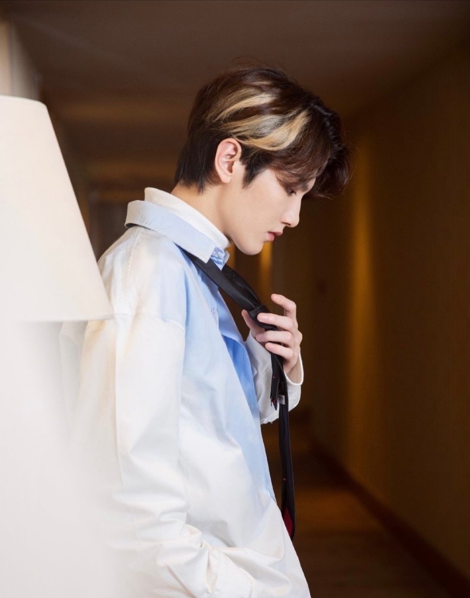 00后男星旷课超十学时，灵超被上戏通报批评，刚走红就飘了？休闲区蓝鸢梦想 - Www.slyday.coM