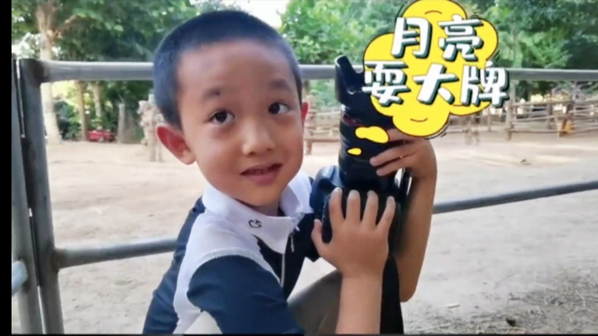 于谦罕见晒小儿子正面照帅气似王子比郭德纲两个儿子的颜值高