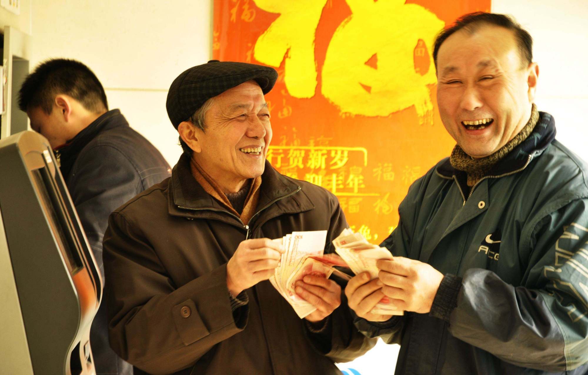 退休人员留意新建议被提出养老金或将改革三地率先实行