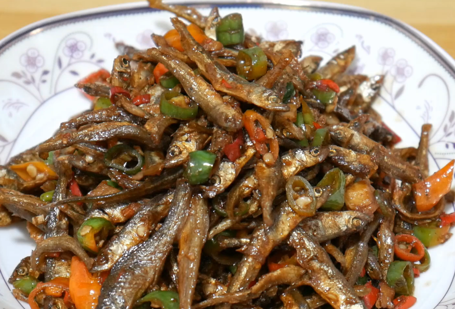 香辣小鱼仔真的太香啦,美味又下饭,是很好吃的一道下酒菜