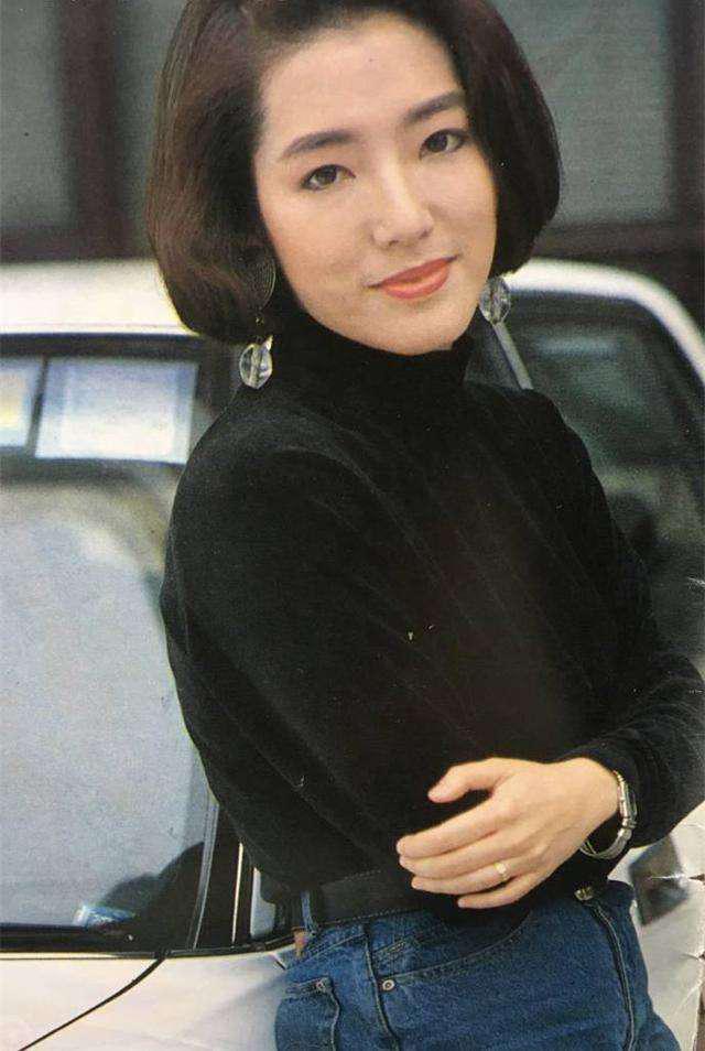 52岁关宝慧自曝被渣,前男友火速与外人结婚,至今仍是单身一人