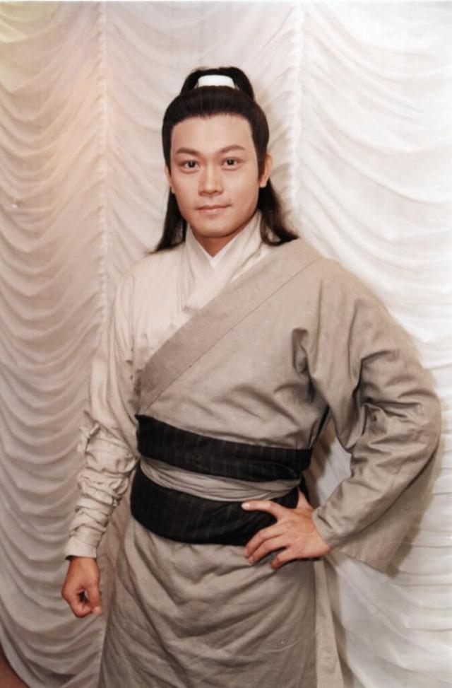 权是港剧的熟悉面孔,演过《使徒行者3》《宫心计2深宫计》《寻秦记》