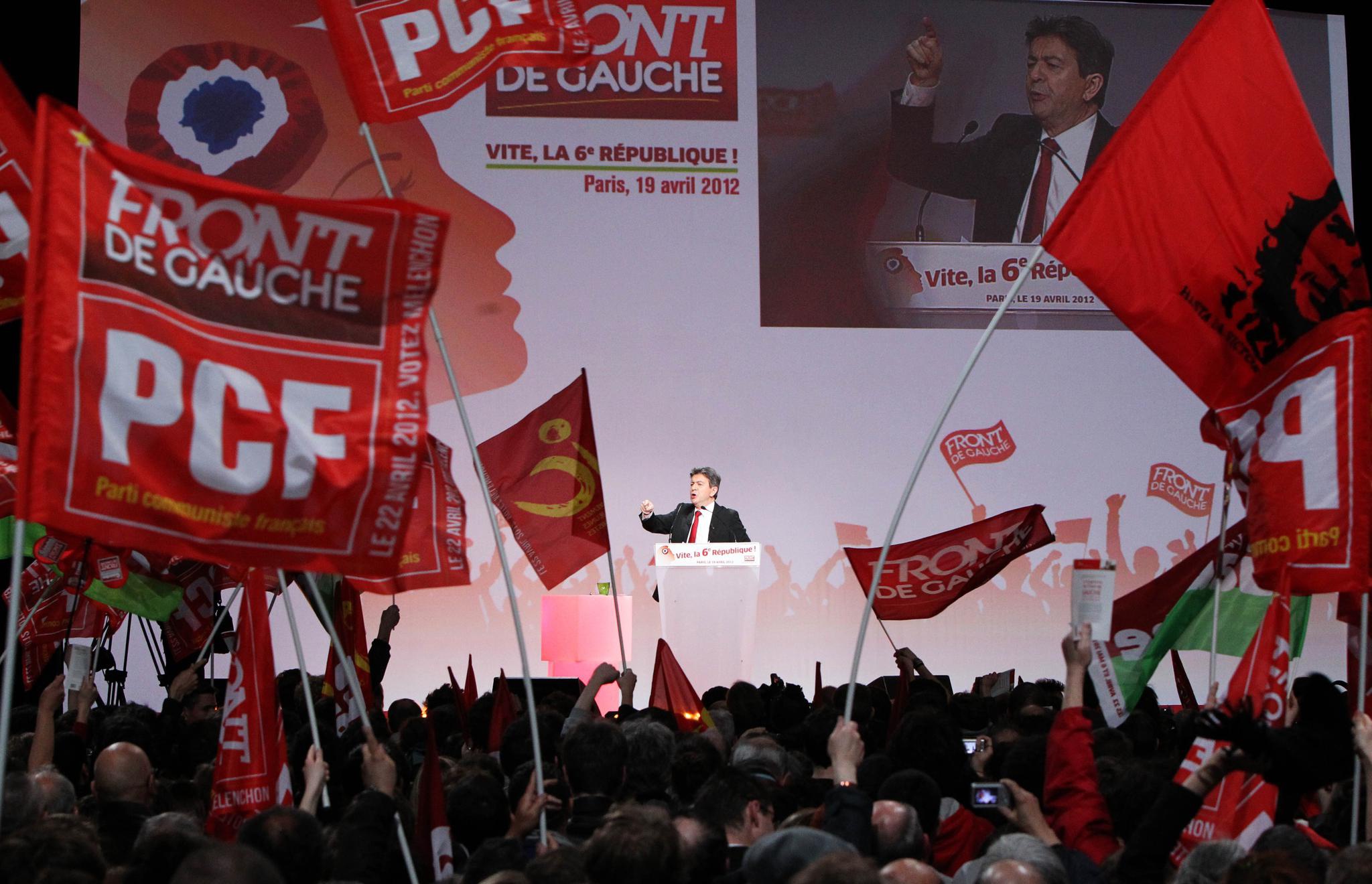 这位曾在万人集会上高唱《国际歌》,爱穿中山装,让