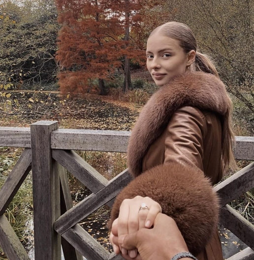 埃弗拉与新欢订婚激怒前妻:你是下水道里的老鼠