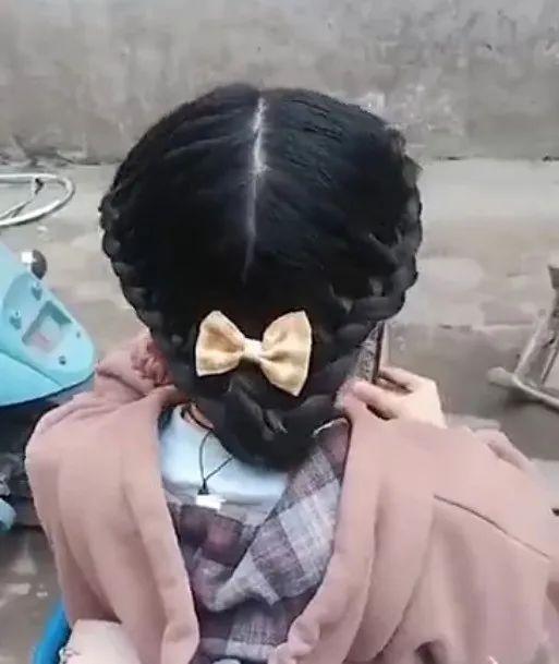 哇~88岁太奶奶给重孙女编发，太太太好看了休闲区蓝鸢梦想 - Www.slyday.coM