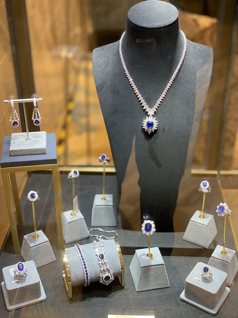 在南京路步行街延展两日,巴基斯坦珠宝商的进博之旅还在延续